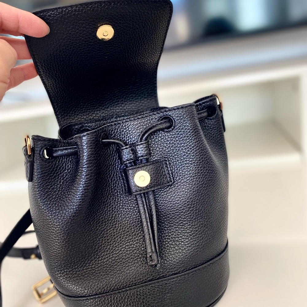 🏅🌈NEW🌈Tory Burch Thea Mini bucket backpack/shoulder bag/black/leather - Picture 5 of 14